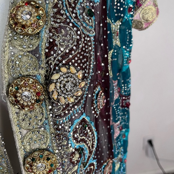 Luxurious embellished maxi robe with hand embroidery - Picture 13 of 15